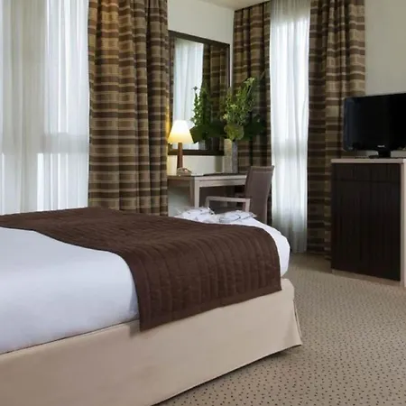 Le Pera Hotel 4*
